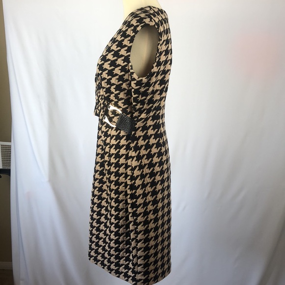 Calvin Klein Flattering Knit Dress with Belt - 6 - Picture 5 of 13